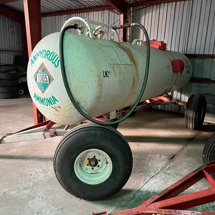Lot 46. 1,400 gallon NH3 tank