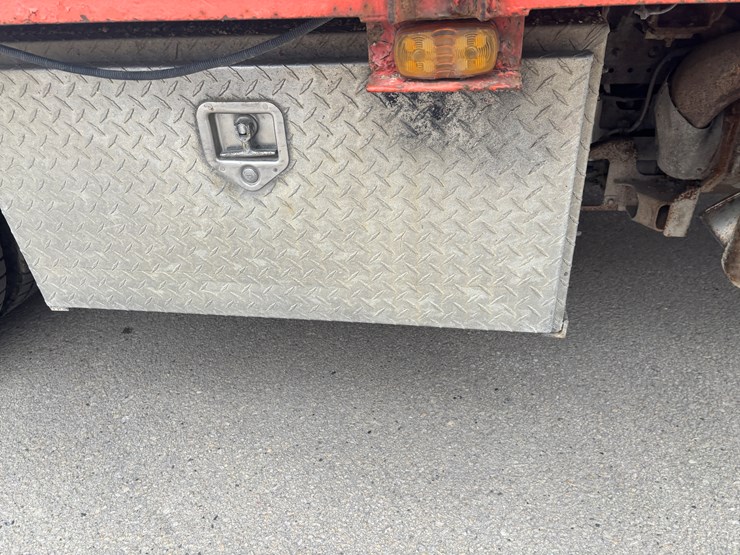 2015-isuzu-npr-xd-image-54