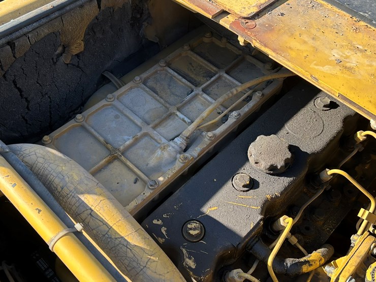 caterpillar-ap-650b-image-56