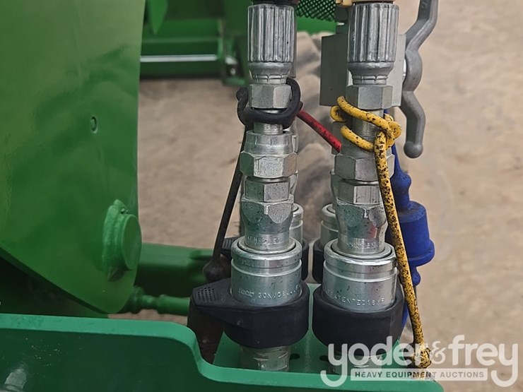 2020-john-deere-5075e-image-34