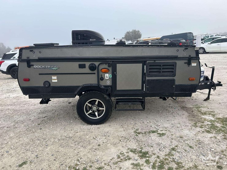2017-forest-river-rockwood-freedom-camping-s/a-trailer-image-11