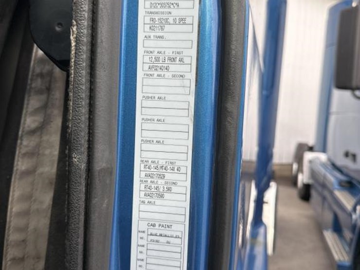 2003-volvo-10-image-66