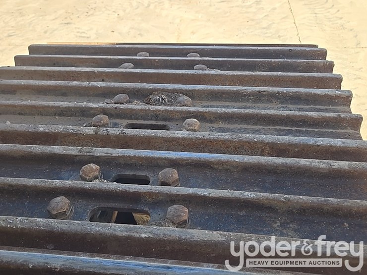 2016-caterpillar-335fl-image-21