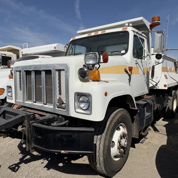 2002 INTERNATIONAL 2574