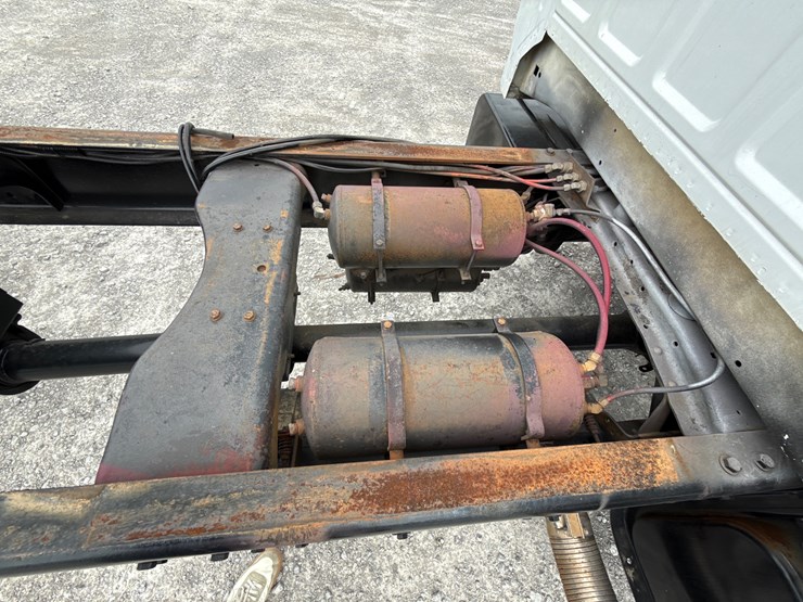 1994-ford-f800-image-17