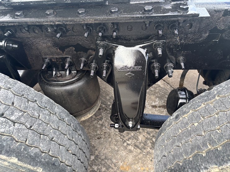 2018-freightliner-cascadia-126-image-60