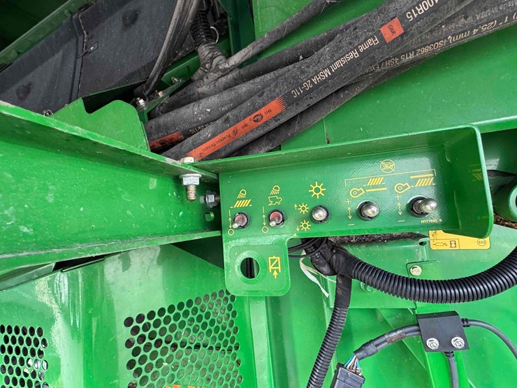 2013-john-deere-s550-image-37