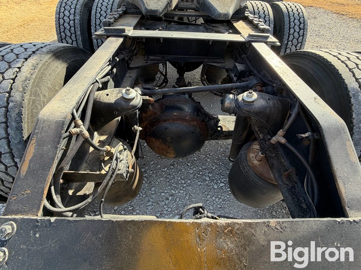 2016-peterbilt-579-image-16