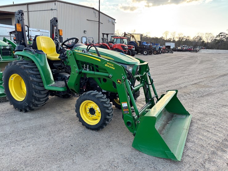 2022-john-deere-3025e-image-2