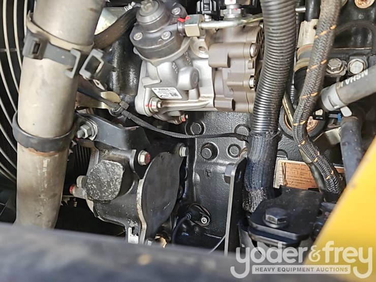 2017-caterpillar-415f2-il-image-25