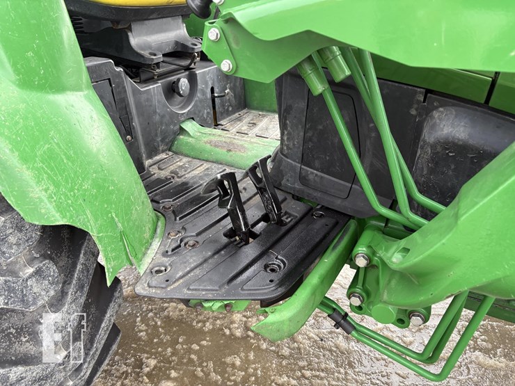 2017-john-deere-4044m-image-8