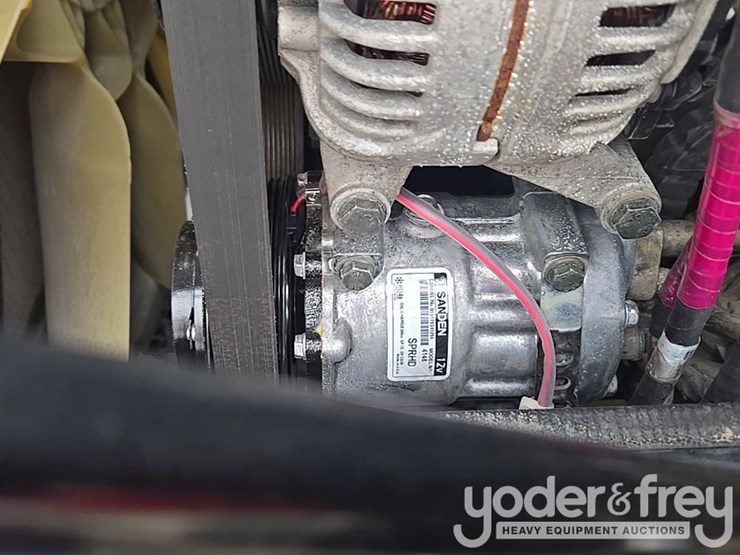 2019-peterbilt-579-image-35