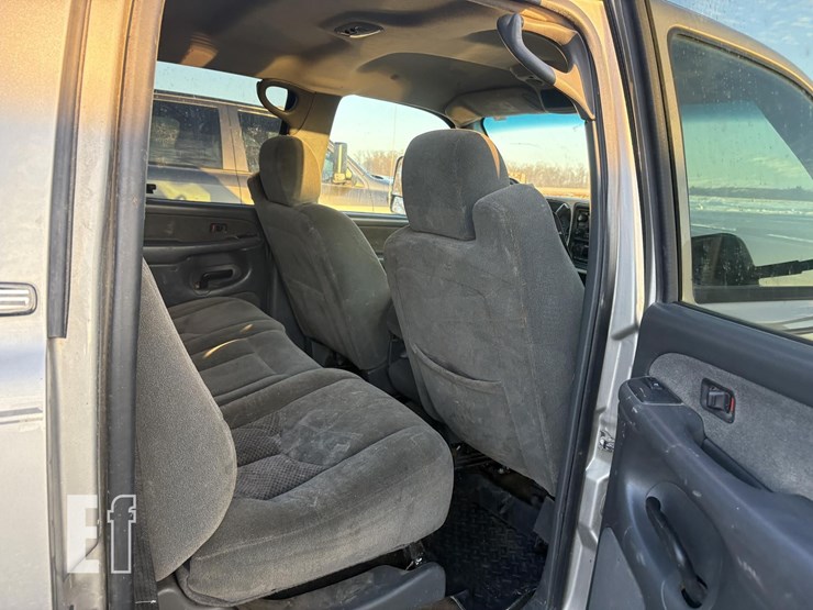 2003-chevrolet-silverado-3500-ls-image-8