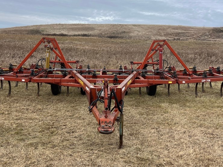 lot-49.-1981-33’-morris-magnum-model-cp-731-chisel-plow-w/3-bar-harrows,-well-maintained-unit,-super-clean-and-straight,-check-photos-image-48