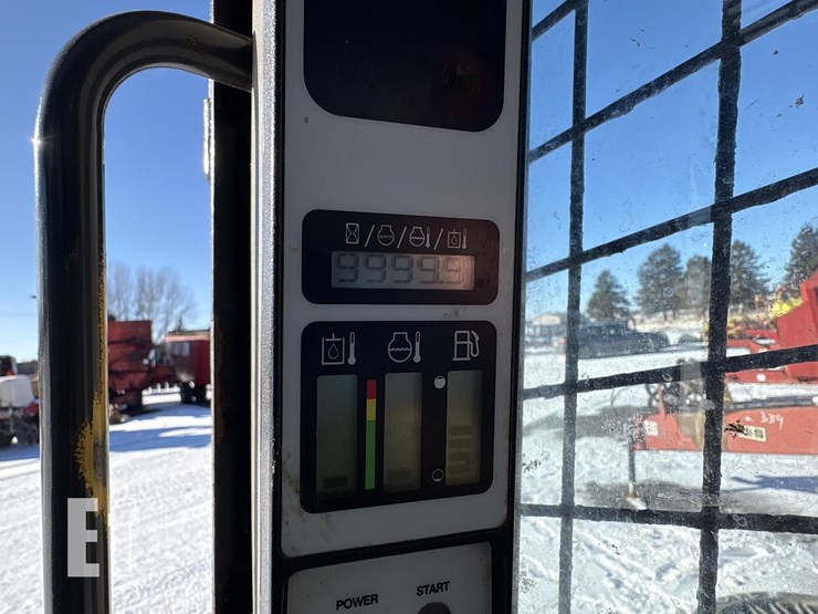 2016-new-holland-l218-image-18