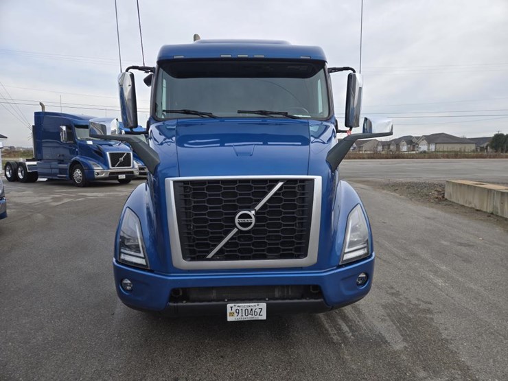 2019-volvo-10-image-8