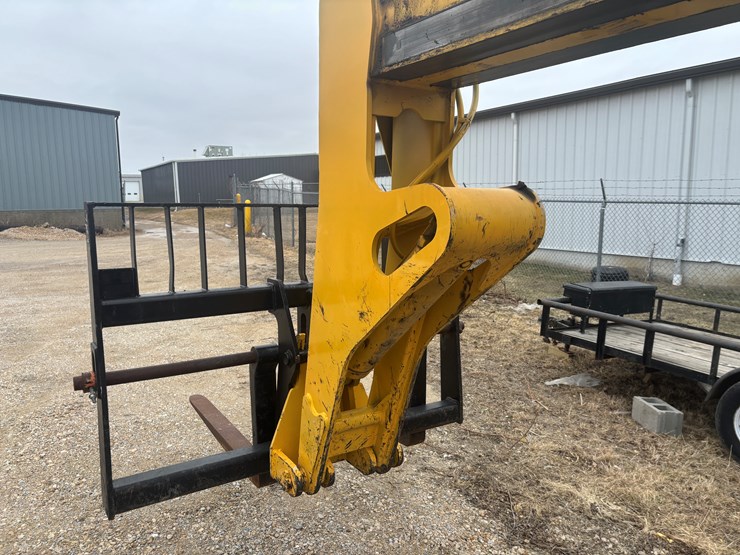 #2310-•-2004-gehl-rs8-telehandler-image-35