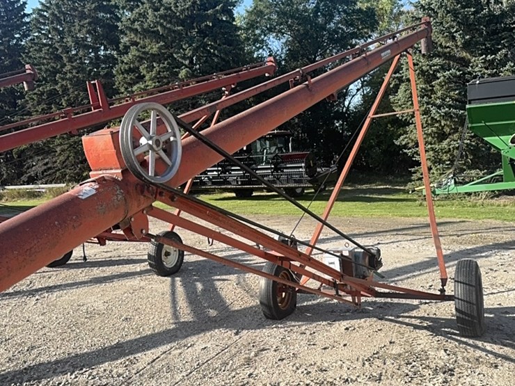 sakundiak-44’x7”-auger-w/10-hp-single-ph-220-baldor-electric-motor,-equipped-with-12-v-lift-￼-image-10