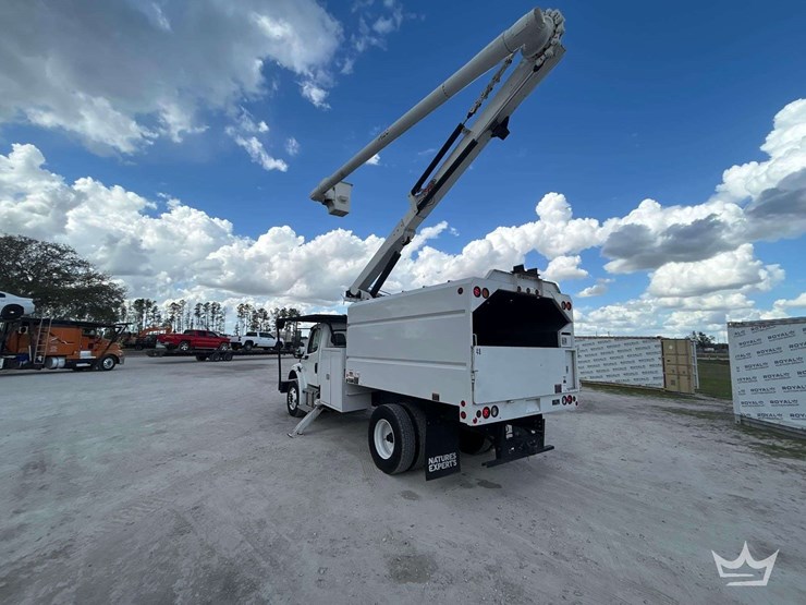 2020-freightliner-m2-106-image-4