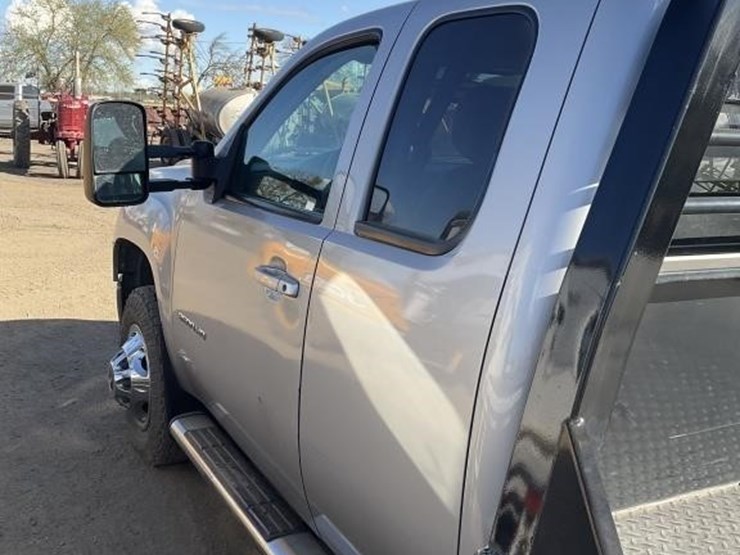 2011-gmc-3500-image-9