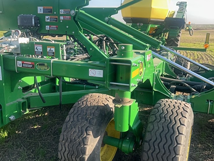 2018-john-deere-1910-image-75