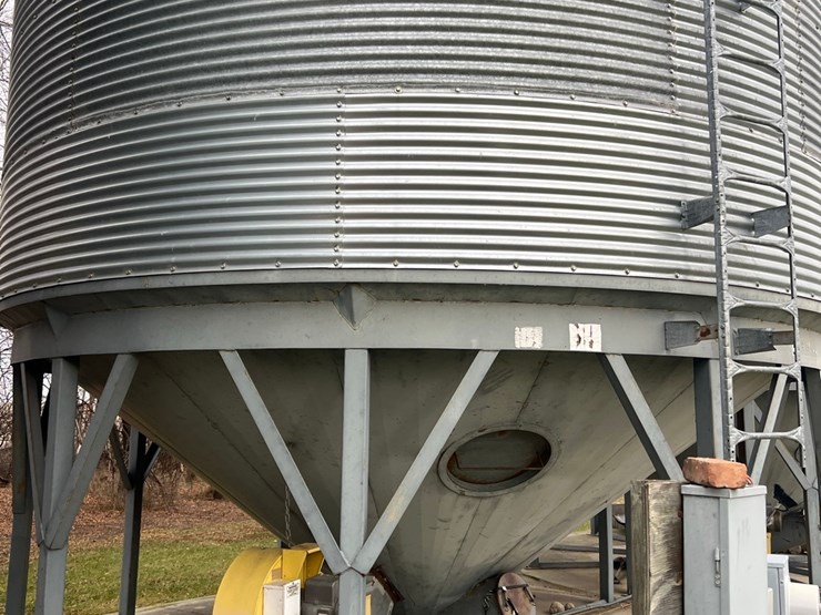 lot-22.-cenex-hopper-bin,-micada-bottom,-includes-golden-aire-single-phase-bin-fan-image-7