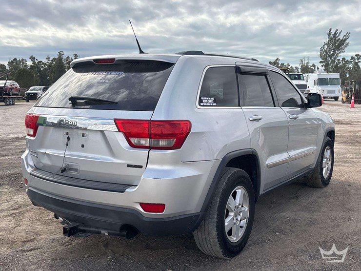 2011-jeep-grand-cherokee-image-3