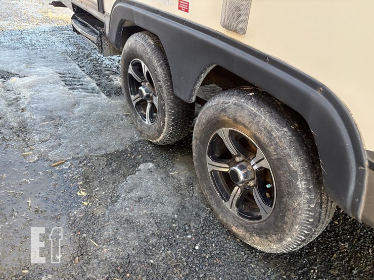 2018-gulf-stream-coach-vista-cruiser-23rss-image-4