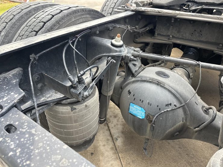 2022-kenworth-t680-image-34