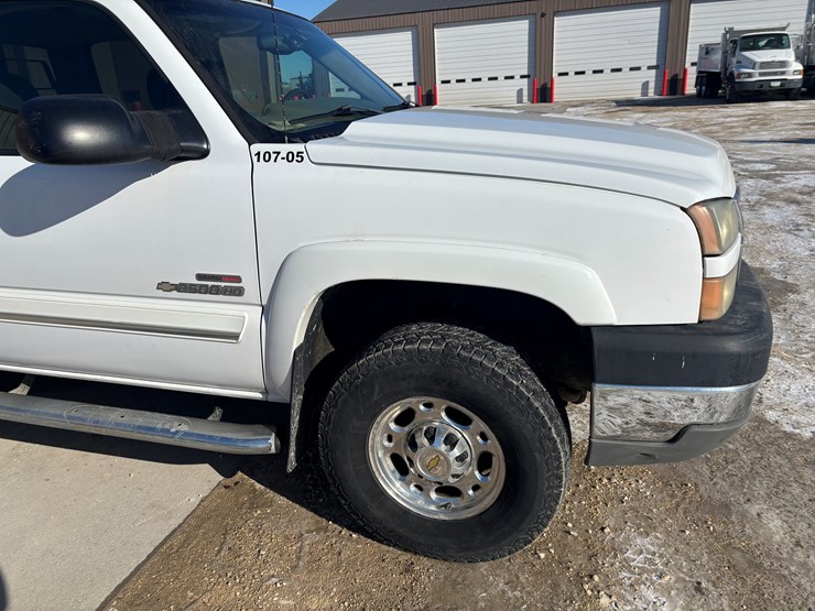 2005-chevrolet-2500-image-18