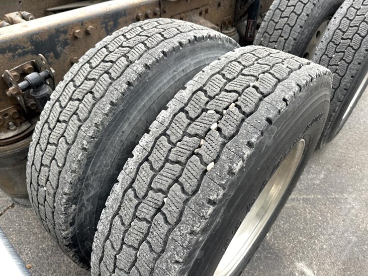 2001-volvo-10-image-60