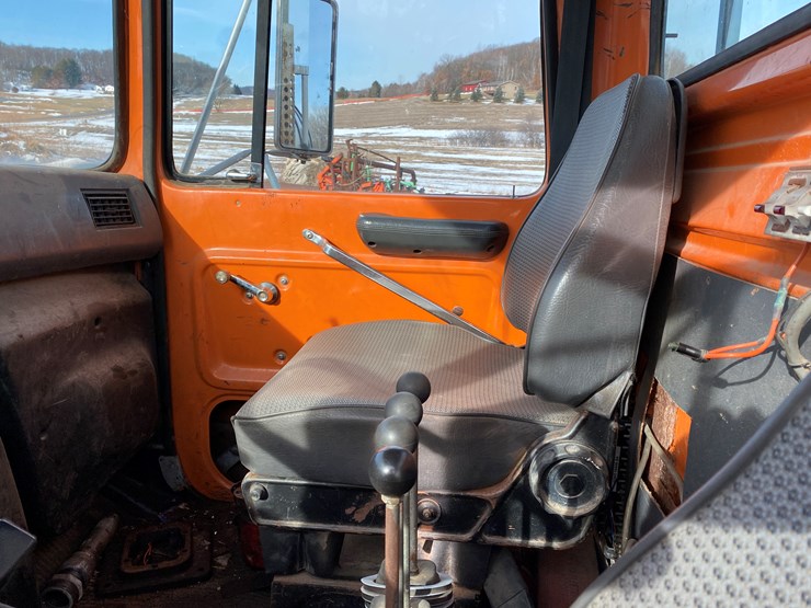 1991-ford-l9000-image-42