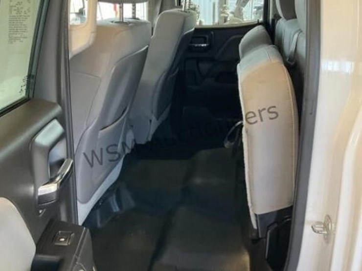 2015-chevrolet-silverado-3500-image-24