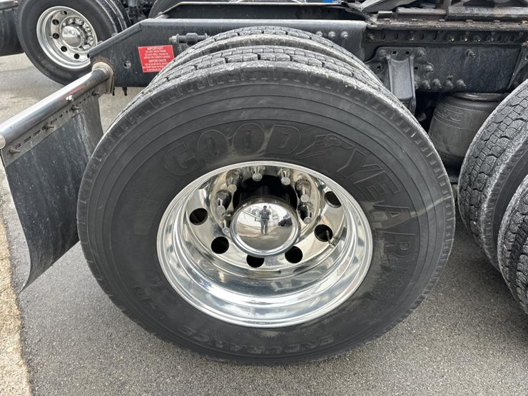 2020-volvo-10-image-59