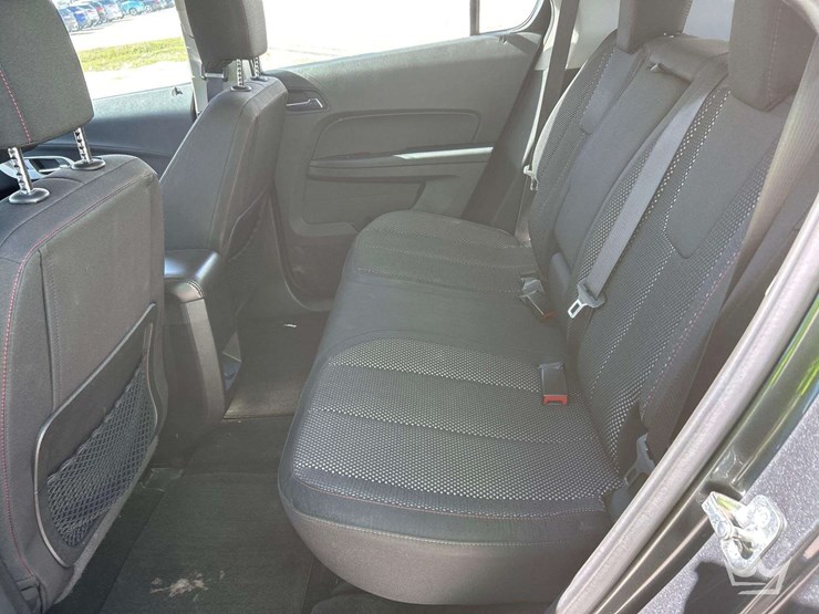 2017-chevrolet-equinox-image-21