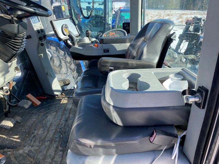 2012-new-holland-670-image-23