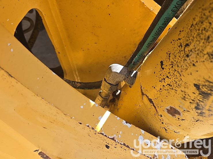 2010-deere-310sj-image-45