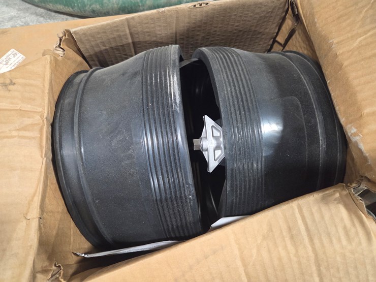 #5445-•-hitches,-welding-screen,-jack,-pump,-and-more-image-5