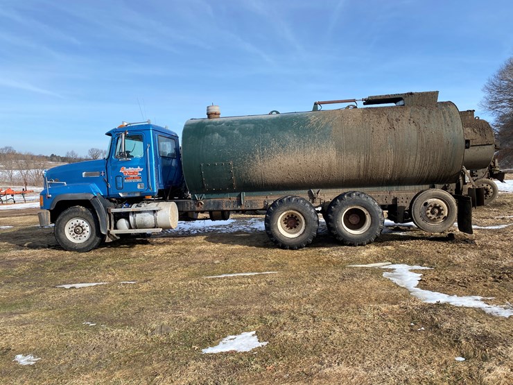 #425-•-mack-elite-cl-713-manure-truck-(has-wi-title)-(colfax,-wi)-image-8