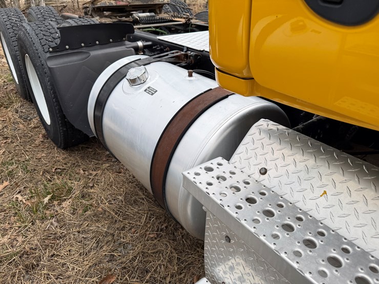 #40954-•-2016-freightliner-t/a-daycab-truck-tractor-3akjgedv4gsgw5933-image-40