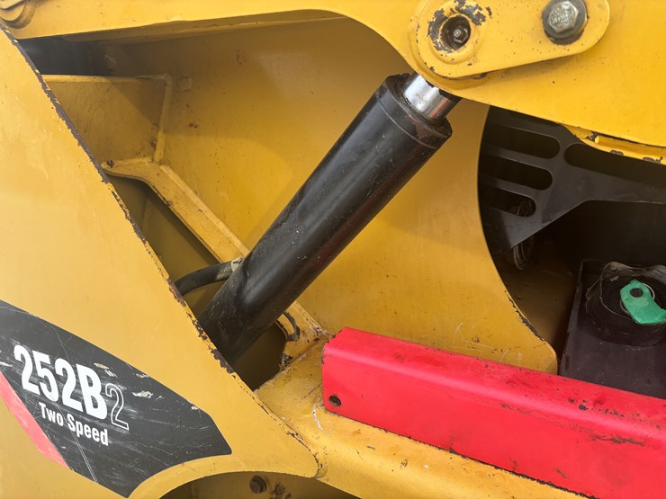 2009-caterpillar-252b2-image-56