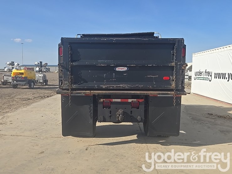 2020-freightliner-m2-106-image-4