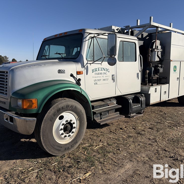2001 INTERNATIONAL 4700