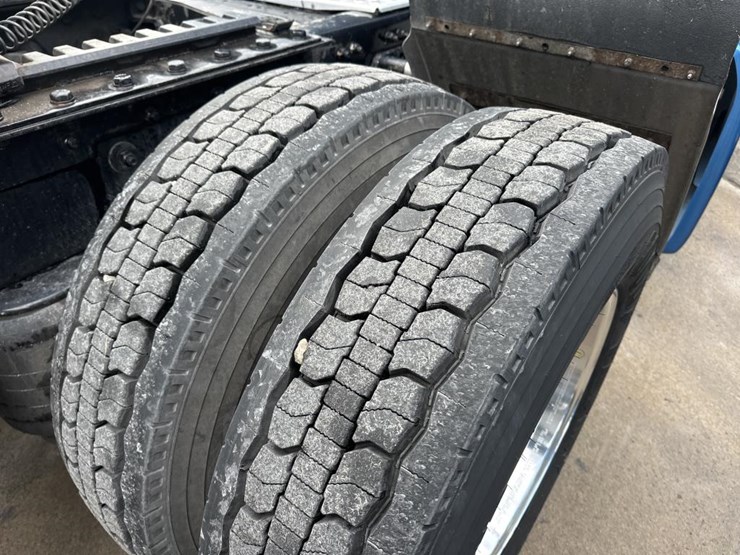 2022-kenworth-t680-image-61