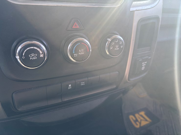 2014-dodge-1500-image-38