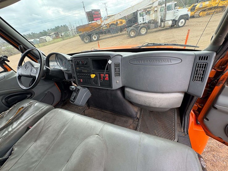 2004-international-durastar-4300-image-18