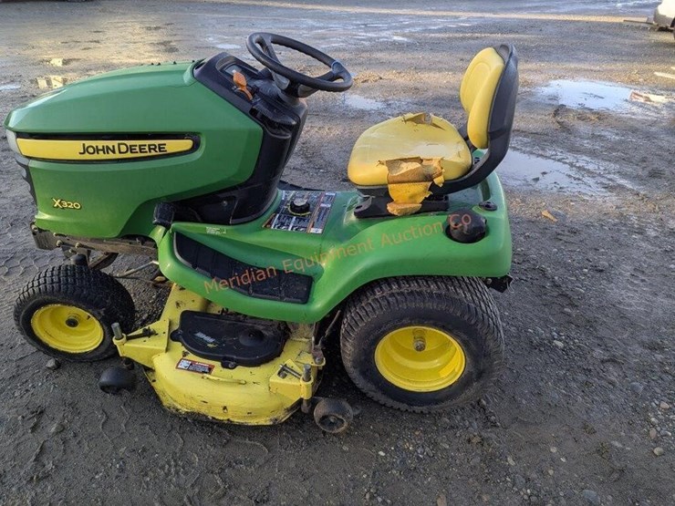 john-deere-x320-image-10