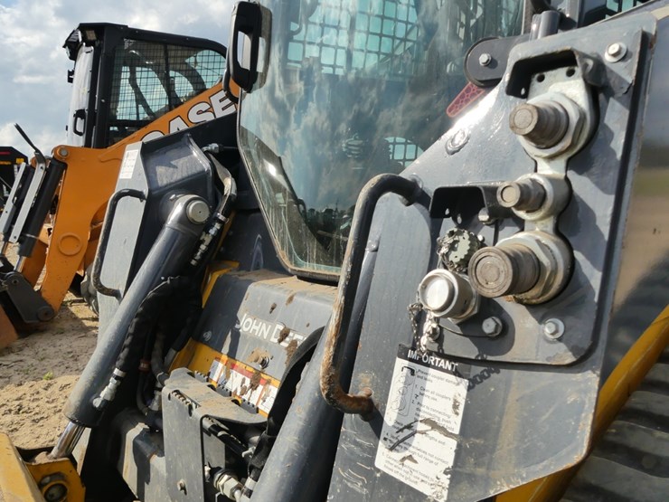 2023-deere-317g-image-8