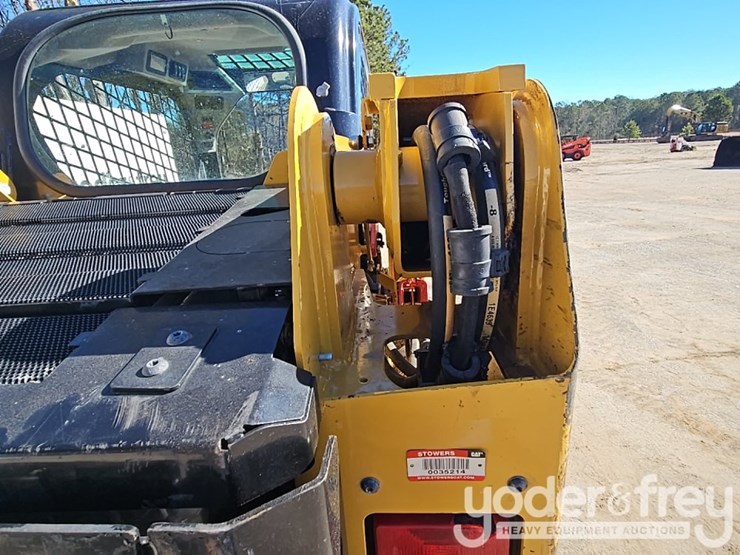 2021-caterpillar-226d3-image-23