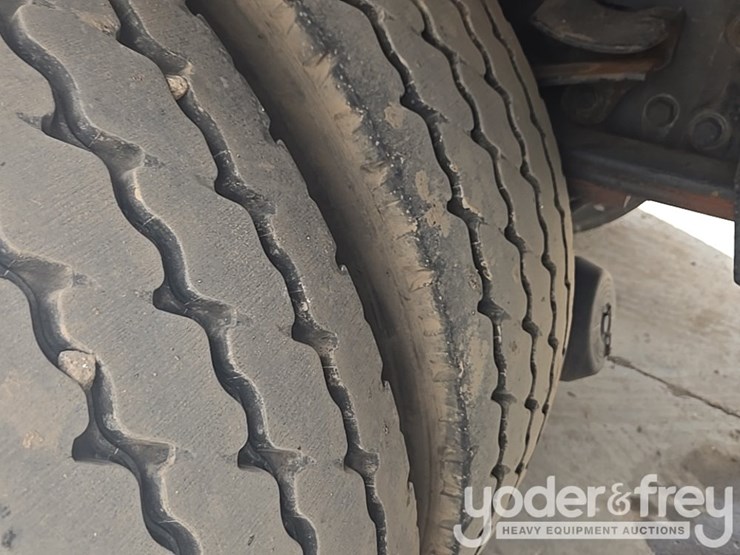 2021-freightliner-m2-106-image-43